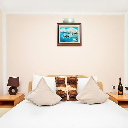 Apartments Mik5 - Famous Beach Jaz Будва Екстер'єр фото